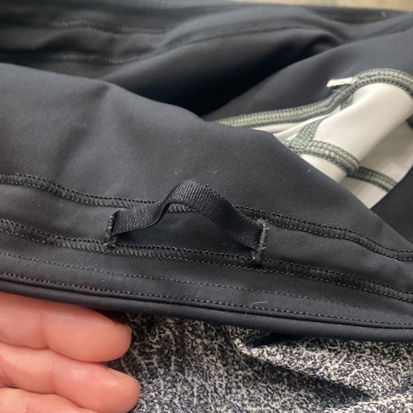 Lululemon black and grey crop leggings size 6 - Picture 10 of 11